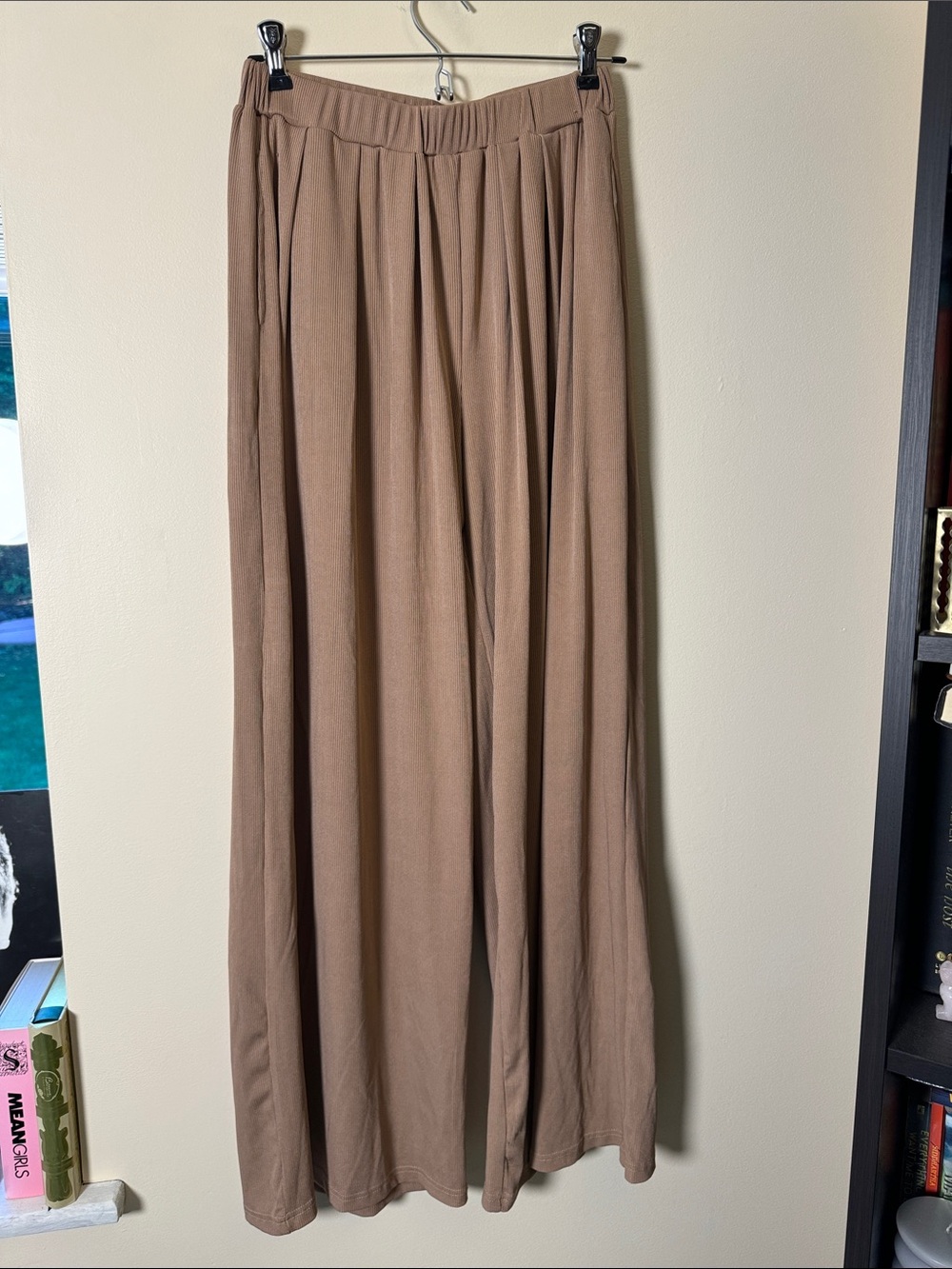 Wide leg pants in Taupe Brown